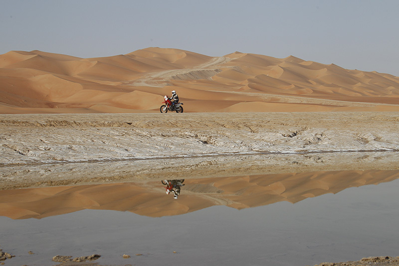 Jeroen van Daele tijdens de Abu Dhabi Desert Challenge 2014